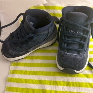 Air Jordan 11 Retro Midnight Navy Blue